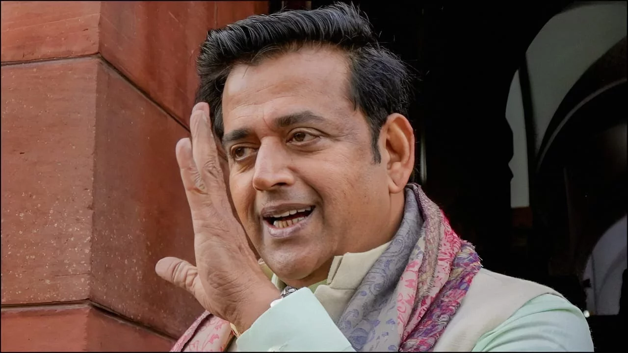 Ravi Kishan को फ्री घर-बिजली-पानी सहित लग्जरी सुविधाएं, सरकार उठाती है अस्पताल का खर्च भी, Salary 1 लाख रुपये