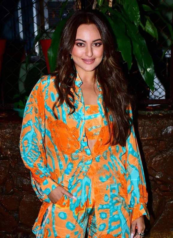 SONAKSHI SINHA बेस्ट फ्रेंड ने किया खुलासा…सात फेरे होंगे? या निकाह करेंगी सोनाक्षी सिन्हा?