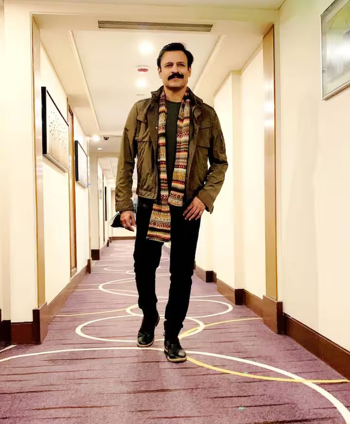 Actor: बेटे की फोटो हाथ में लिए प्रोड्यूसर के ऑफिस के बाहर बैठते थे ये दिग्गज एक्टर, जानिए फिर कैसे दिलवाया रोल 1 Actor: बेटे की फोटो हाथ में लिए प्रोड्यूसर के ऑफिस के बाहर बैठते थे ये दिग्गज एक्टर, जानिए फिर कैसे दिलवाया रोल