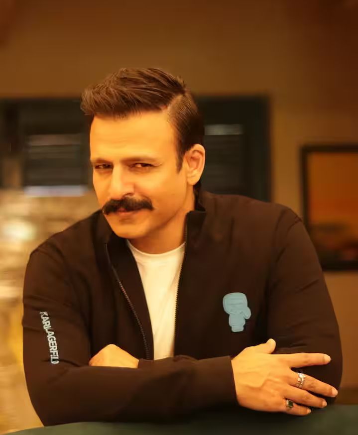 Actor: बेटे की फोटो हाथ में लिए प्रोड्यूसर के ऑफिस के बाहर बैठते थे ये दिग्गज एक्टर, जानिए फिर कैसे दिलवाया रोल 2 Actor: बेटे की फोटो हाथ में लिए प्रोड्यूसर के ऑफिस के बाहर बैठते थे ये दिग्गज एक्टर, जानिए फिर कैसे दिलवाया रोल