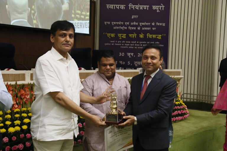Bhagalpur News : DM को बेस्ट Performing डिस्ट्रिक्ट का दिल्ली में मिला पुरुस्कार