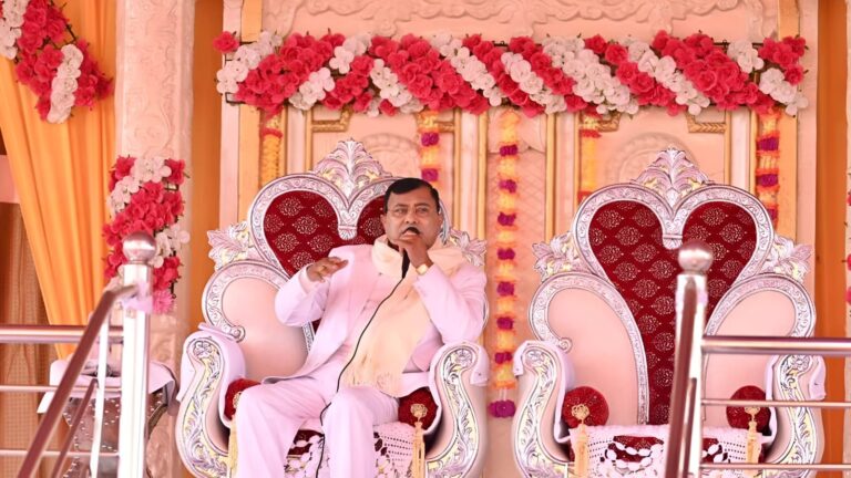Hathras भगदड़: दर्दनाक हादसे की जानिए पूरी दास्तां, लाशों की पहचान का काम जारी, ये भी जानें-कितने लोगों पर दर्ज हुई FIR