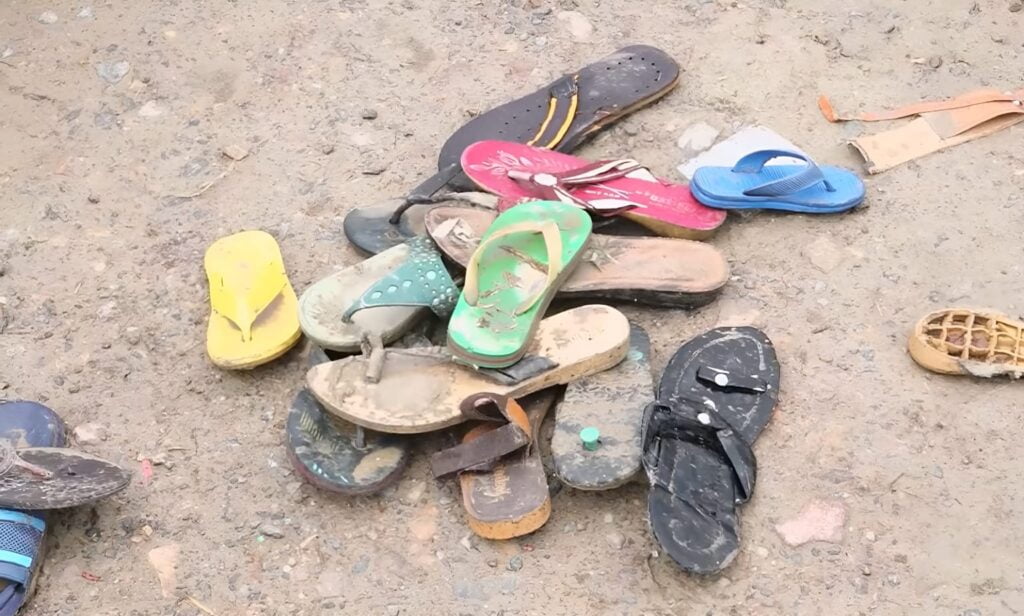 Hathras भगदड़: दर्दनाक हादसे की जानिए पूरी दास्तां, लाशों की पहचान का काम जारी, ये भी जानें-कितने लोगों पर दर्ज हुई FIR 3 Hathras भगदड़: दर्दनाक हादसे की जानिए पूरी दास्तां, लाशों की पहचान का काम जारी, ये भी जानें-कितने लोगों पर दर्ज हुई FIR