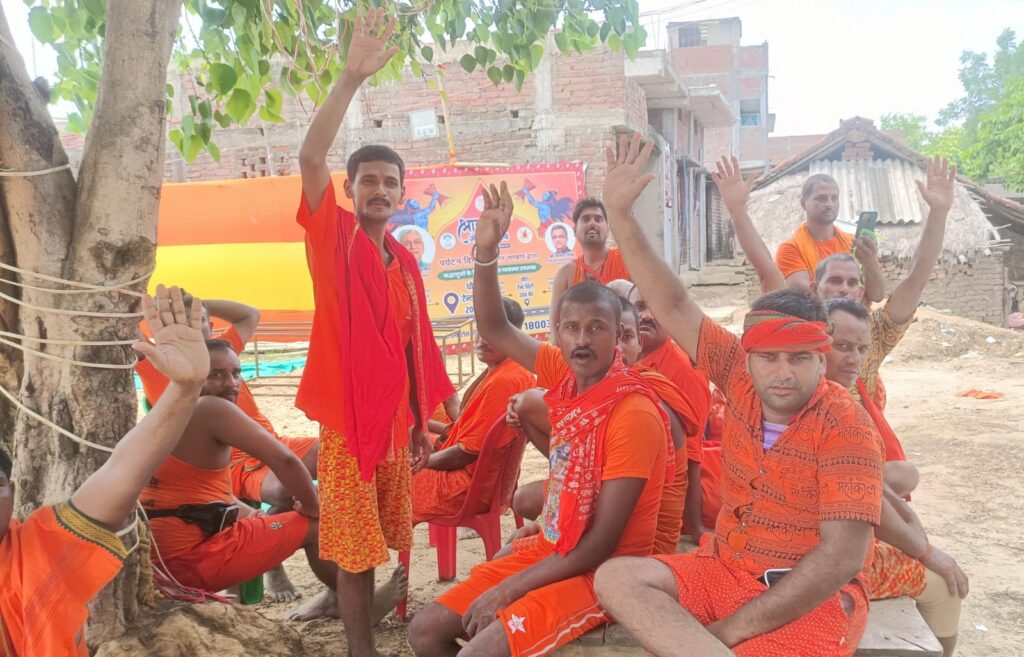 Shravani Mela 2024 Live: झारखंड के बाबा बैद्यनाथ मंदिर में उमड़ी कांवरियों की भीड़, लगी लंबी कतार, देखें वीडियो 1 Shravani Mela 2024 Live: झारखंड के बाबा बैद्यनाथ मंदिर में उमड़ी कांवरियों की भीड़, लगी लंबी कतार, देखें वीडियो