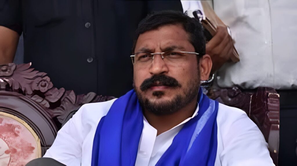 Nagina Loksabha सीट के सांसद चंद्रशेखर आजाद के एक विवादित बयान का वीडियो हुआ वायरल, भड़के BJP नेता 1 Nagina Loksabha सीट के सांसद चंद्रशेखर आजाद के एक विवादित बयान का वीडियो हुआ वायरल, भड़के BJP नेता