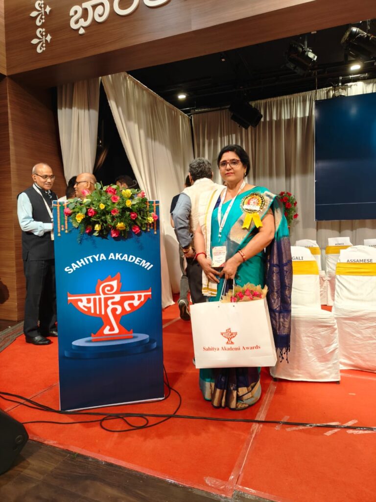Bhagalpur News : एलडीएम की माता मेनका मल्लिक मैथिली भाषा में अनुवाद के लिए पुरस्कृत 2 Bhagalpur News : एलडीएम की माता मेनका मल्लिक मैथिली भाषा में अनुवाद के लिए पुरस्कृत