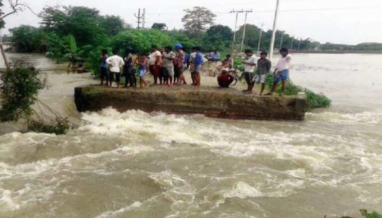 बिहार में उफान पर नदियां, गंगा-कोसी खतरे के निशान को किया पार, सुलतानगंज में गंगा घाट की 12 सीढ़ियां डूबी
