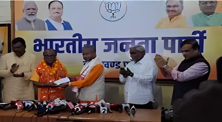 Jharkhand Politics: चंपाई सोरेन के बाद लोबिन हेम्ब्रम ने भी थामा BJP का दामन, कहा-पार्टी की नई पीढ़ी के नेता से नाराज हैं