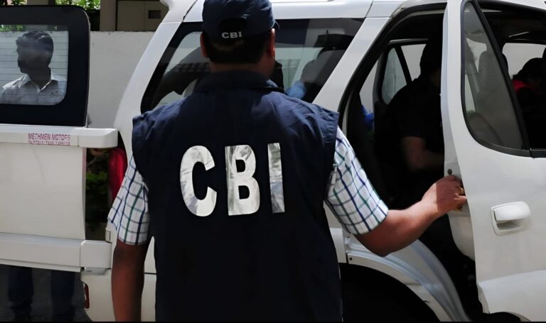 Breaking News : कोलकाता में ट्रेनी डॉक्टर मर्डर केस के मामले में हाई कोर्ट ने CBI जांच के आदेश दिए Breaking News : कोलकाता में ट्रेनी डॉक्टर मर्डर केस के मामले में हाई कोर्ट ने CBI जांच के आदेश दिए