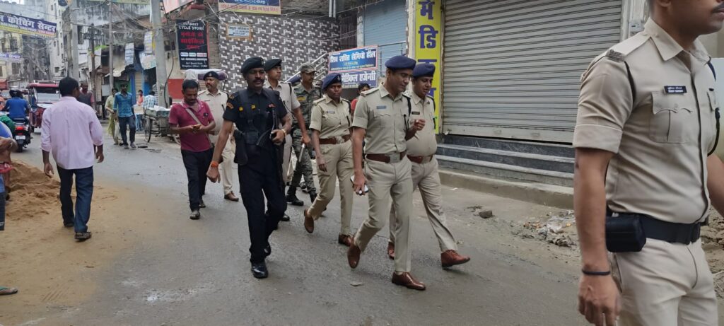 भागलपुर में प्रसिद्ध दवा कारोबारी के पुत्र की हत्या के विरोध में बंद रहीं दवा दुकानें, 08 करोड़ का कारोबार प्रभावित 1 भागलपुर में प्रसिद्ध दवा कारोबारी के पुत्र की हत्या के विरोध में बंद रहीं दवा दुकानें, 08 करोड़ का कारोबार प्रभावित
