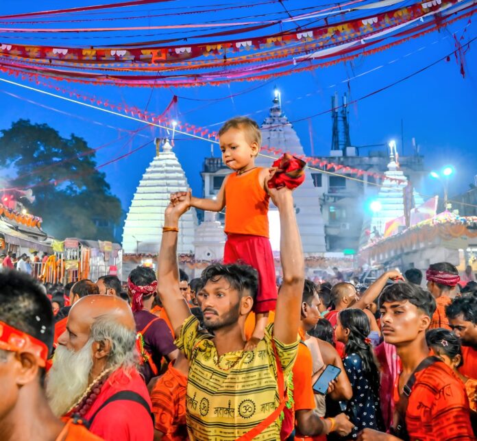 बाबा धाम में कांवरियों की भीड़ बाबा बैद्यनाथ धाम में कांवरियों की भीड़