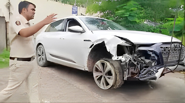 Maharashtra News: महाराष्ट्र बीजेपी प्रमुख के बेटे की कार ने कई गाड़ियों को मारी टक्कर, 2 लोग हुए घायल 1 Maharashtra News: महाराष्ट्र बीजेपी प्रमुख के बेटे की कार ने कई गाड़ियों को मारी टक्कर, 2 लोग हुए घायल