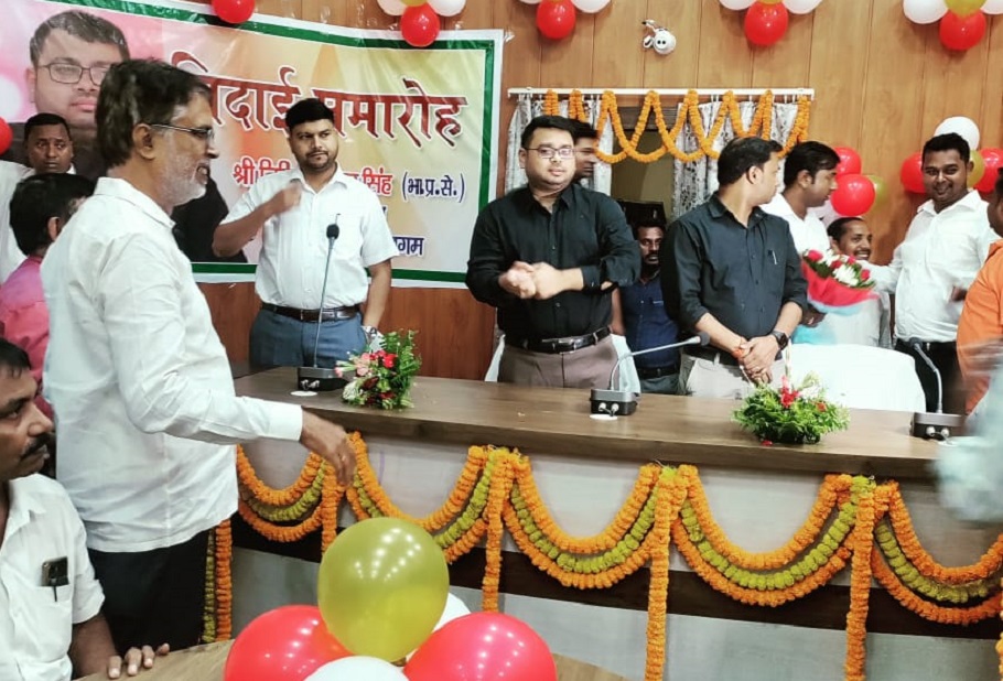 Bhagalpur News : नगर आयुक्त को विदाई देने के लिए एक ही कार्यालय में 02 अलग-अलग समारोह 1 Bhagalpur News : नगर आयुक्त को विदाई देने के लिए एक ही कार्यालय में 02 अलग-अलग समारोह