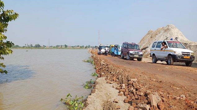 Bihar Flood: भागलपुर में बाढ़ ने लोगों की बढ़ाई मुसीबत, तस्वीर में देखें गंगा का रौद्र रूप 7 Bihar Flood: भागलपुर में बाढ़ ने लोगों की बढ़ाई मुसीबत, तस्वीर में देखें गंगा का रौद्र रूप