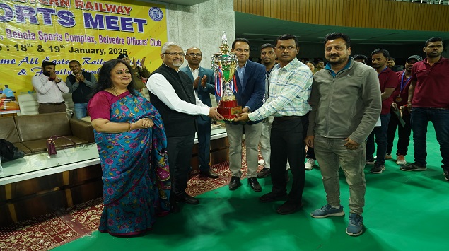 Eastern Railway Sports: पूर्वी रेलवे में पहली खेल प्रतियोगिता का हुआ आयोजन, सियालदह डिवीजन बने चैंपियन 1 Eastern Railway Sports: पूर्वी रेलवे में पहली खेल प्रतियोगिता का हुआ आयोजन, सियालदह डिवीजन बने चैंपियन