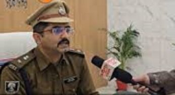 Bhagalpur News: सादे लिबास में अकेले टहलने निकले SSP, कोई ड्यूटी से गायब तो कोई मिला मोबाइल चलाते, सस्पेंड 