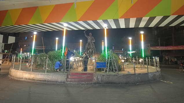 Bhagalpur News: बिहार के भागलपुर में महापुरुषों की प्रतिमाओं पर से हट गयी धूल, दिखने लगा चकाचक 1 Bhagalpur News: बिहार के भागलपुर में महापुरुषों की प्रतिमाओं पर से हट गयी धूल, दिखने लगा चकाचक