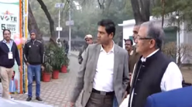 New Chief Election Commissioner: यहां जानें, कैसा है नये मुख्य चुनाव आयुक्त ज्ञानेश कुमार का परिवार? 2 New Chief Election Commissioner
