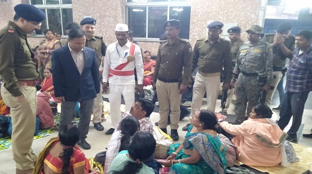 Bhagalpur News: महाकुंभ मेला के यात्रियों को लेकर रेलवे स्टेशनों पर पुलिस बलों की हुई प्रतिनियुक्ति 1 Bhagalpur News: महाकुंभ मेला के यात्रियों को लेकर रेलवे स्टेशनों पर पुलिस बलों की हुई प्रतिनियुक्ति