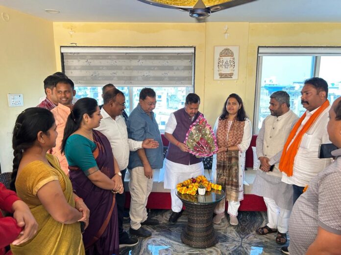 मेयर आवास मेयर आवास पर पहुंचे यूडीएचडी मंत्री
