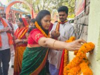 मेयर ने सड़क और नाले का किया उद्घाटन