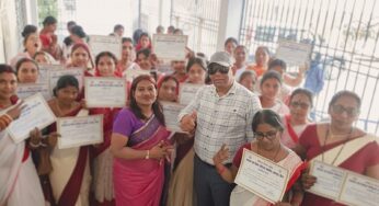 Video: बिहार के इस जिले में सेविका और सहायिका को मिला प्रशस्ति पत्र, खुशी से झूम उठे सभी