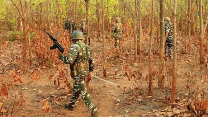 Kathua Encounter: सुरक्षाबलों और आतंकियों के बीच फिर शुरू हुई मुठभेड़ (फाइल फोटो) Kathua Encounter: सुरक्षाबलों और आतंकियों के बीच फिर शुरू हुई मुठभेड़ (फाइल फोटो)