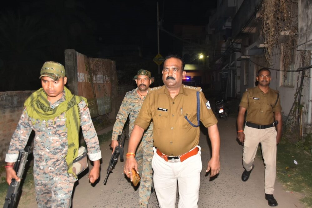 Bhagalpur Crime: बिहार के भागलपुर में भाजपा नेता को बदमाशों ने किया टारगेट, 02 राउंड की फायरिंग 2 Bhagalpur Crime: बिहार के भागलपुर में भाजपा नेता को बदमाशों ने किया टारगेट, 02 राउंड की फायरिंग