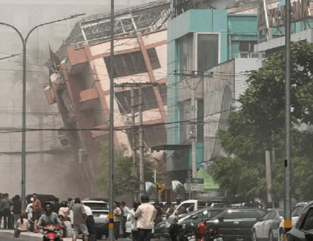 Nepal Political: नेपाल में भड़की हिंसा के लिए पूर्व राजा ज्ञानेन्द्र शाह को ठहराया जिम्मेदार! पीएम ओली ने बुलाई आपात बैठक Nepal Political: नेपाल में भड़की हिंसा के लिए पूर्व राजा ज्ञानेन्द्र शाह को ठहराया जिम्मेदार! पीएम ओली ने बुलाई आपात बैठक भूकंप 1