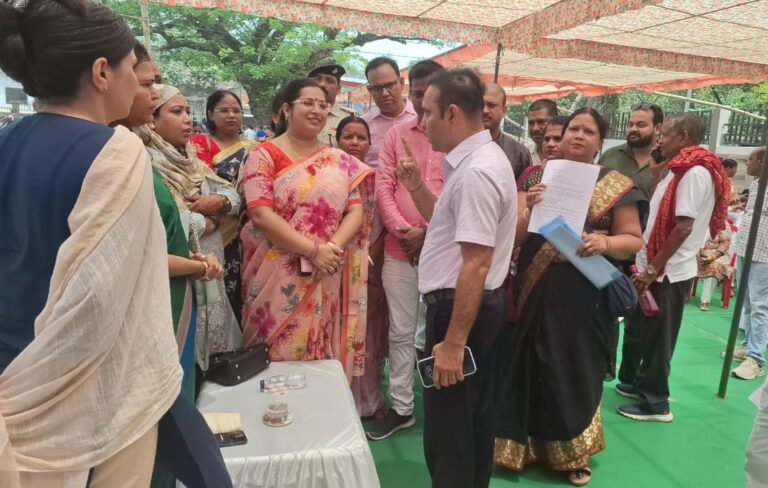 गंदगी और कचरा पसरा रहेगा तो दुर्गंध आप सभी को ही झेलनी पड़ेगी; बोले भागलपुर डीएम
