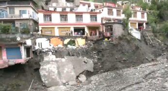 Video: जम्मू कश्मीर में तबाही का वीडियो देख दहल जायेगा दिल, सड़कें गायब, स्कूल भी बंद