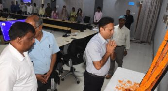 भागलपुर डीएम ने डॉ. अम्बेडकर की तस्वीर पर किया माल्यार्पण