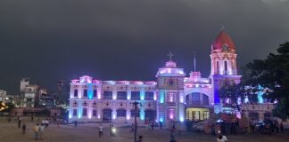 महिला बैंकर ने झपटमारों को सिखाया सबक