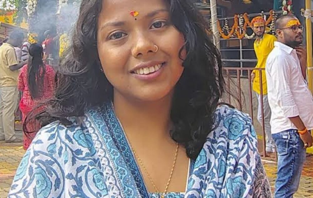 Video: भागलपुर में बदमाशों ने चलती ट्रेन से छात्रा को फेंका, पटरियों के बीच दर्द से तड़पती रही, मौत 1 Video: भागलपुर में बदमाशों ने चलती ट्रेन से छात्रा को फेंका, पटरियों के बीच दर्द से तड़पती रही, मौत