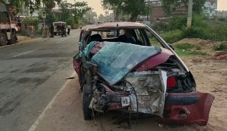 Bihar News: बारात से लौटते समय भीषण सड़क हादसा, 3 की मौत, 2 गंभीर Bihar News: बारात से लौटते समय भीषण सड़क हादसा, 3 की मौत, 2 गंभीर