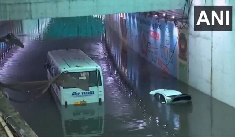 Delhi Rain: आप ने मिंटो ब्रिज का वीडियो शेयर कर बोला हमला, कहा- ‘चार इंजन की सरकार फेल’ Delhi Rain: आप ने मिंटो ब्रिज का वीडियो शेयर कर बोला हमला, कहा- ‘चार इंजन की सरकार फेल’