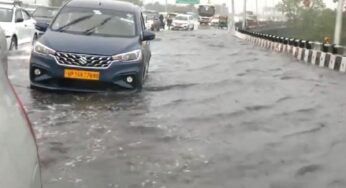 Delhi Rain Video: दिल्ली में भारी बारिश से तबाही, 4 की मौत, रेड अलर्ट जारी, हाफ पैंट में नजर आए मंत्री प्रवेश वर्मा