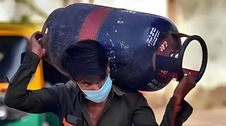 LPG Price Update: एलपीजी सिलेंडर की नई कीमतें; कितना हुआ सस्ता? LPG Price Update: एलपीजी सिलेंडर की नई कीमतें; कितना हुआ सस्ता?