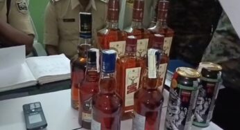 Bhagalpur News: धान के बोरे में छिपाकर ला रहे थे शराब, ट्रैक्टर समेत बरामद हुई 396 बोतलें