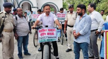 Bihar: मतदान को रफ्तार, साइकिल बनी ‘वोट’ का हथियार; भागलपुर में निकली जागरूकता रैली