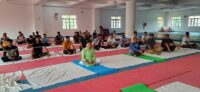 योगाभ्यास में शामिल हुए डीएम