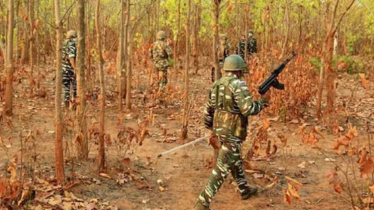 IED Blast: झारखंड के सारंडा जंगल में नक्सलियों का हमला, IED ब्लास्ट में CRPF ASI शहीद IED Blast: झारखंड के सारंडा जंगल में नक्सलियों का हमला, IED ब्लास्ट में CRPF ASI शहीद