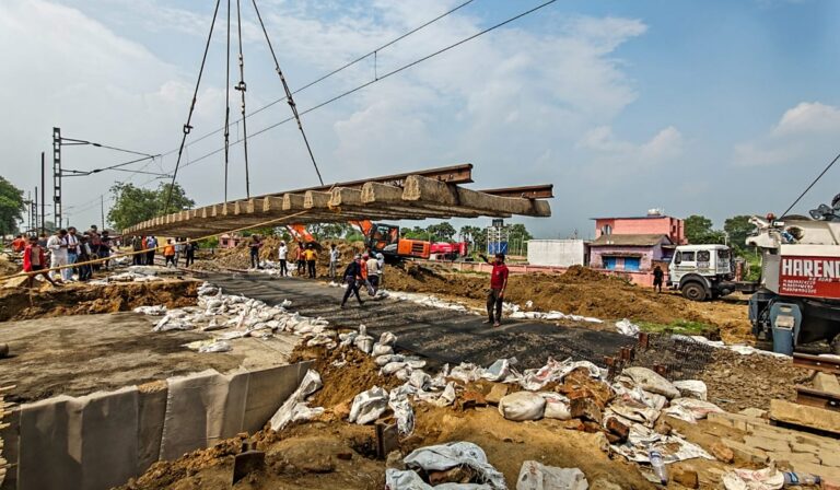 Bhagalpur Railway: बाराहाट-मंदारहिल सेक्शन में आरसीसी बॉक्स सब-वे लांचिंग निर्धारित समय से पहले पूरी Bhagalpur Railway: बाराहाट-मंदारहिल सेक्शन में आरसीसी बॉक्स सब-वे लांचिंग निर्धारित समय से पहले पूरी