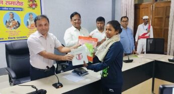 Khelo India Youth Games 2025: पदकवीर खिलाड़ियों और पत्रकारों को मिला सम्मान, DM ने बढ़ाया हौसला