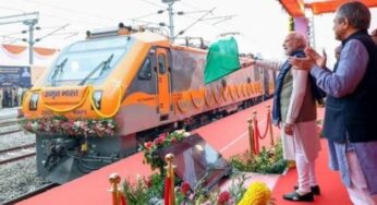 PM Modi Bihar Visit: केसरिया वंदे भारत को पीएम मोदी ने दिखाई हरी झंडी, पाटलिपुत्र से गोरखपुर तक सुपरफास्ट सफर