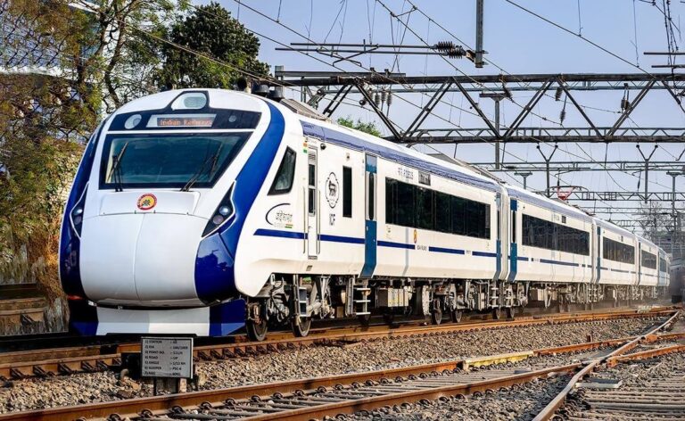 पटना से दौड़ेगी नई चमकदार वंदे भारत, रूट देखकर चौंक जाएंगे आप पटना से दौड़ेगी नई चमकदार वंदे भारत, रूट देखकर चौंक जाएंगे आप