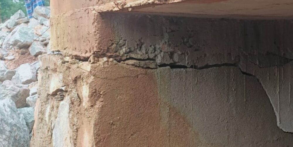 Bokaro News: नक्सली इलाके में आधी रात सड़क बनती देख भड़के ग्रामीण, बंद कराया काम Bokaro News 03