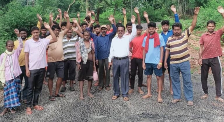 Bokaro News: नक्सली इलाके में आधी रात सड़क बनती देख भड़के ग्रामीण, बंद कराया काम