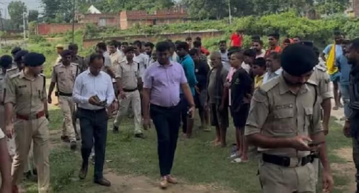 Bihar News: मूर्तियां तोड़ीं, माहौल बिगड़ा! नवादा में तनाव के बाद पुलिस छावनी बना इलाका Bihar News: मूर्तियां तोड़ीं, माहौल बिगड़ा! नवादा में तनाव के बाद पुलिस छावनी बना इलाका