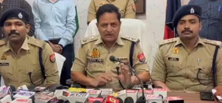 लखनऊ में करोड़ों की साइबर ठगी का भंडाफोड़, वर्क फ्रॉम होम के झांसे में फंसाते थे लोग लखनऊ में करोड़ों की साइबर ठगी का भंडाफोड़, वर्क फ्रॉम होम के झांसे में फंसाते थे लोग